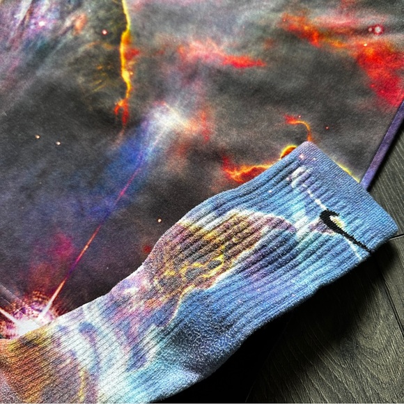 Pillars of creation shirt with matching Nike socks - Picture 3 of 3